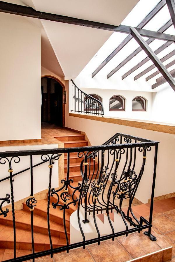 Bed and Breakfast Gosciniec Asticus Ярослав Екстер'єр фото