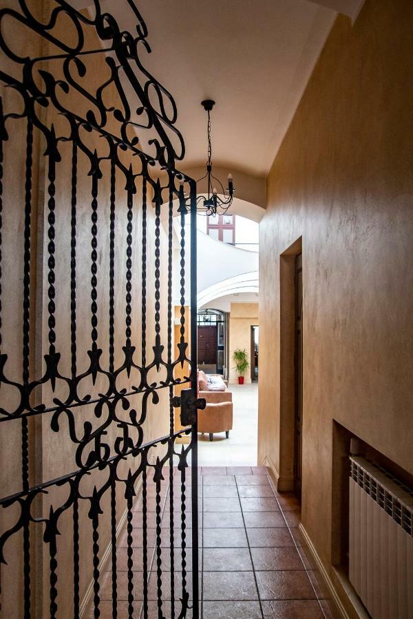 Bed and Breakfast Gosciniec Asticus Ярослав Екстер'єр фото